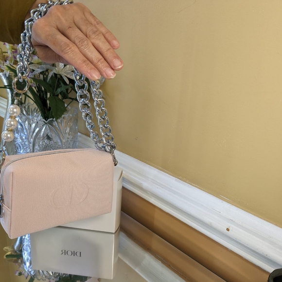 Host pick 💥💥❤️Dior pouch💥💥 - Picture 8 of 10